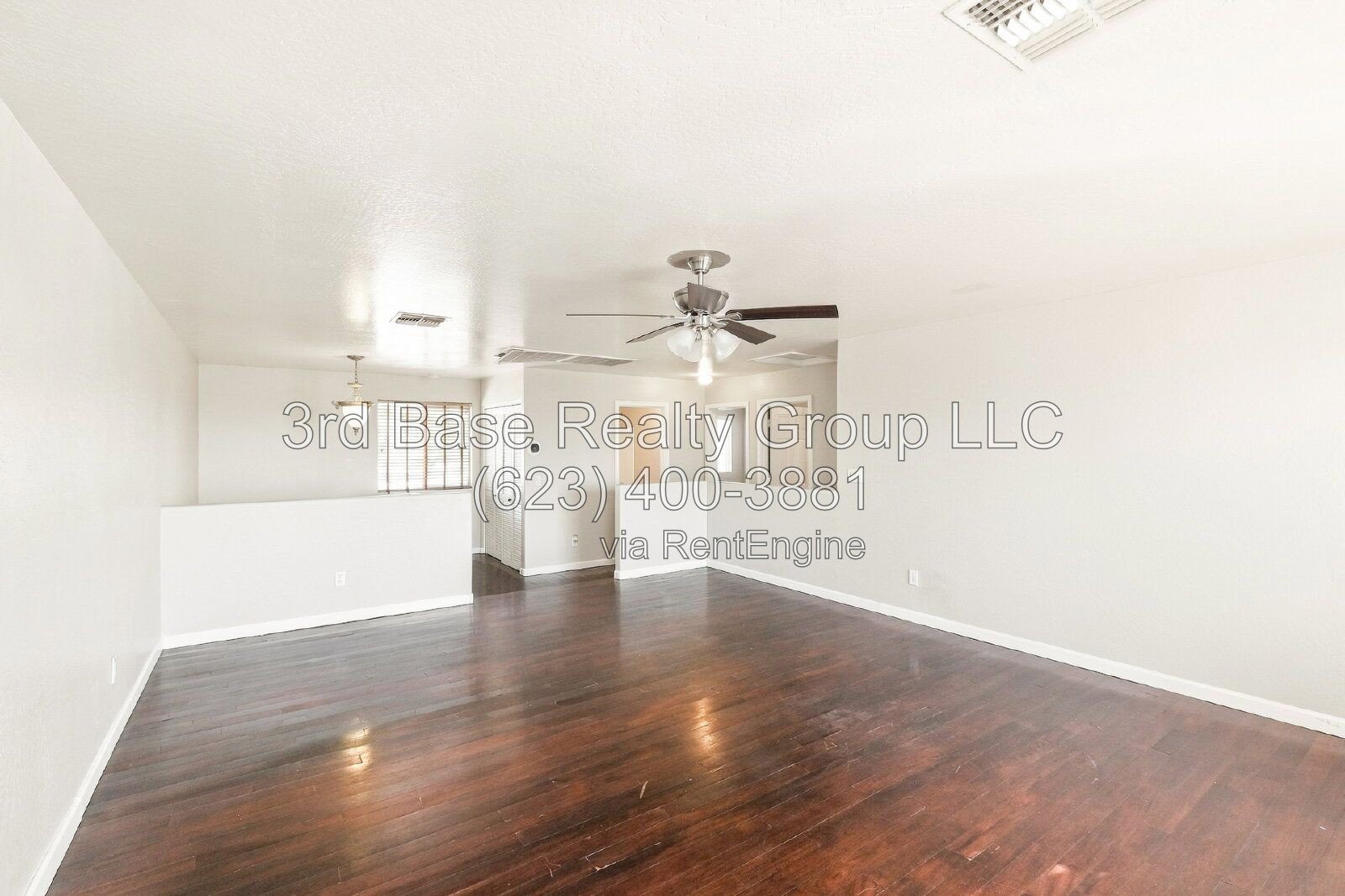 2 WEEKS FREE RENT. Desirable 4/2 across from Park property image