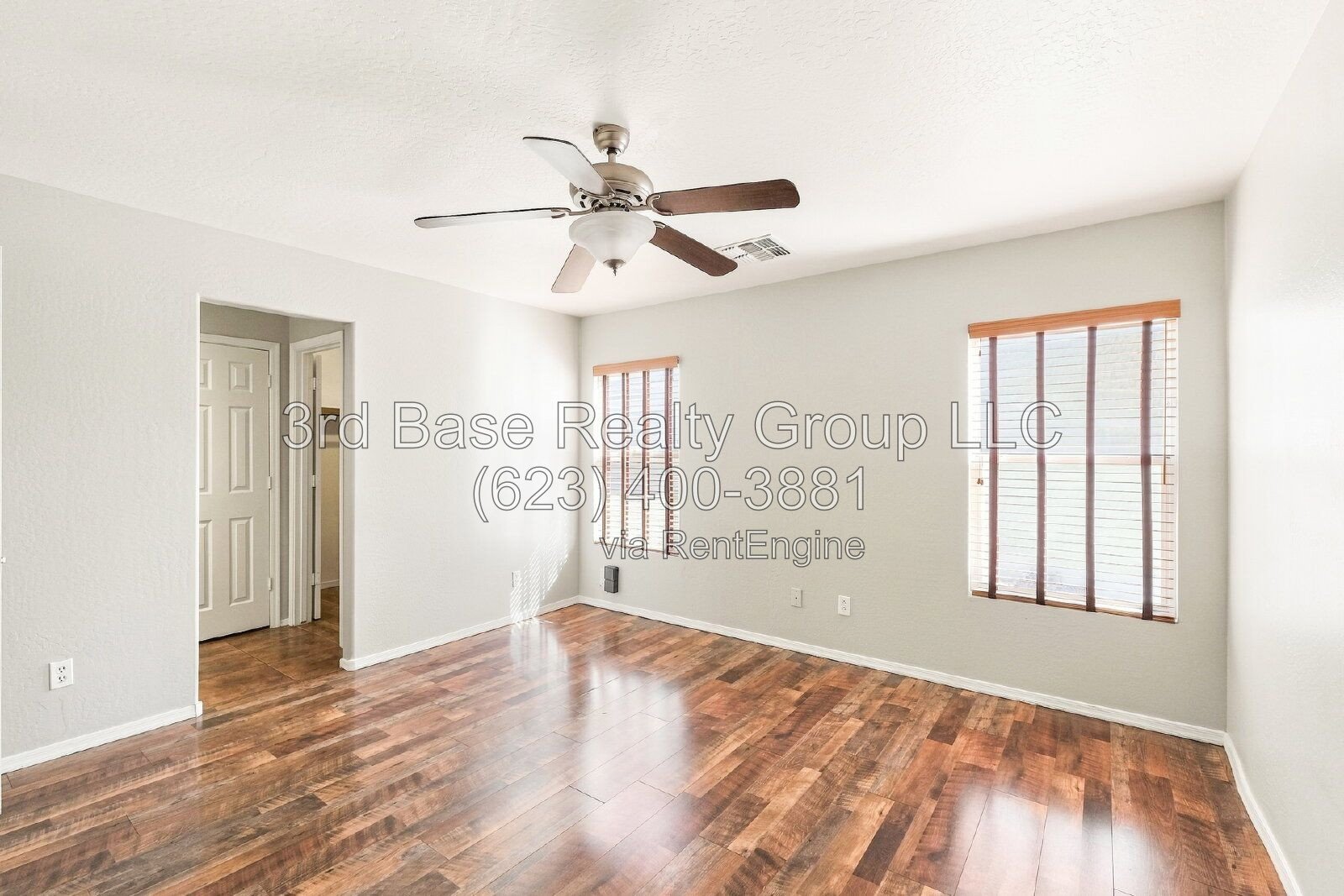 2 WEEKS FREE RENT. Desirable 4/2 across from Park property image