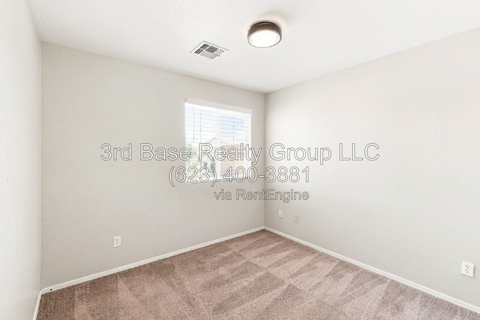 2 WEEKS FREE RENT. Desirable 4/2 across from Park property image