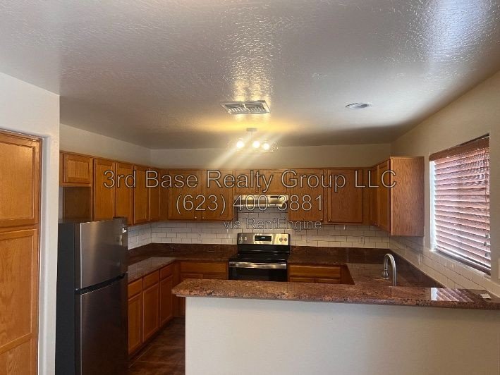 Desirable 4/2 across from Park property image