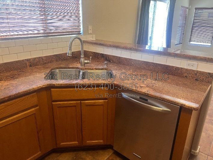 Desirable 4/2 across from Park property image