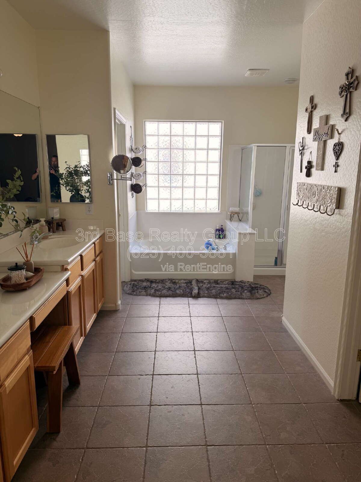 4/3 2,785 sq/ft.  HEATED POOL AND SPA. 3 car garage property image