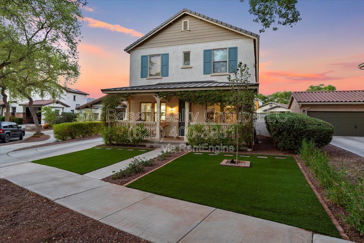 POOL and Spa. Resort Style Backyard in Verrado property image