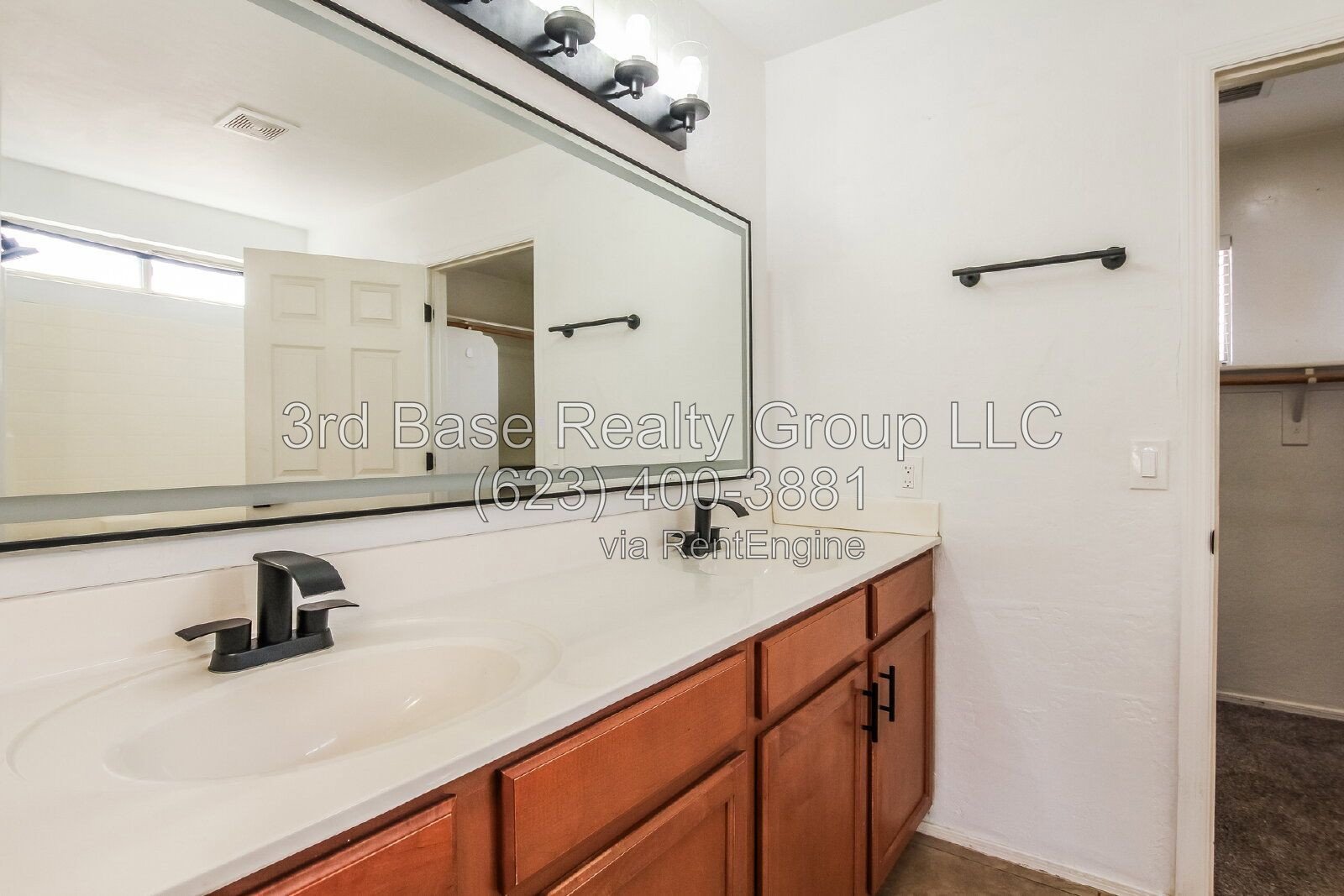 Desirable 3 bed 3 bath next to Luke AFB property image